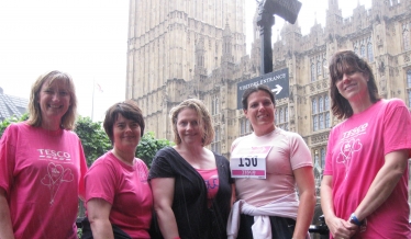 Mary Macleod and other MPs running the Race for Life